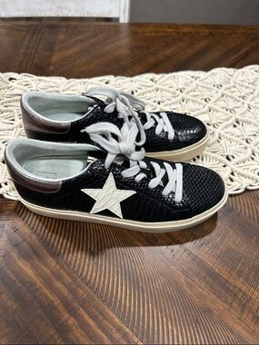 Women’s Black Star Accent Sneakers by Shu Shop